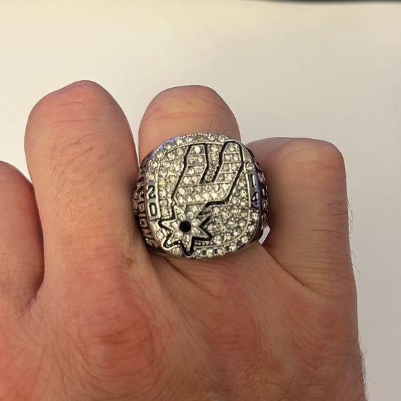 2014 San Antonio Spurs Championship Replica Ring. - Picture 3 of 8